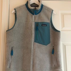 Woman’s size large classic retro fleece vest.